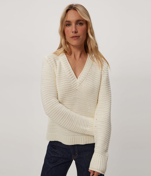 Linda V-Neck Pullover